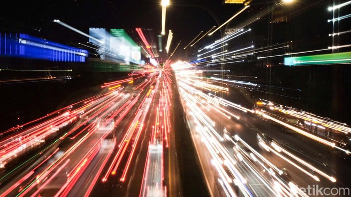 Proyek Tol JORR Elevated Cikunir-Ulujami tengah disiapkan. Tol layang ini akan membentang sepanjang 21,5 km.
