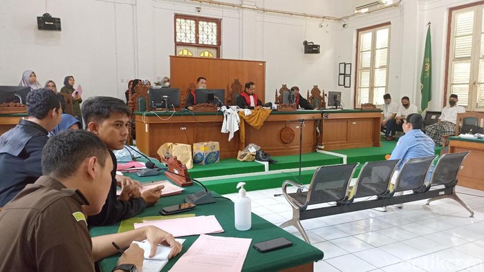 Sidang eks Kasatpol PP Makassar terdakwa pembunuhan Najamuddin Sewang di PN Makassar.