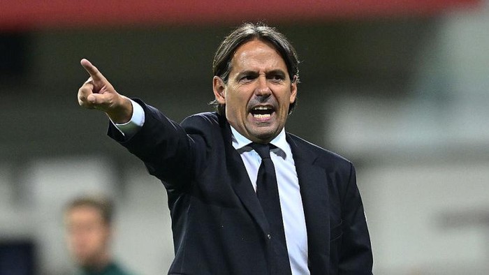 PLZEN, CZECH REPUBLIC - SEPTEMBER 13:  Head coach of FC Internazionale Simone Inzaghi reacts during the UEFA Champions League group C match between Viktoria Plzen and FC Internazionale at Doosan Arena on September 13, 2022 in Plzen, Czech Republic. (Photo by Mattia Ozbot - Inter/Inter via Getty Images)
