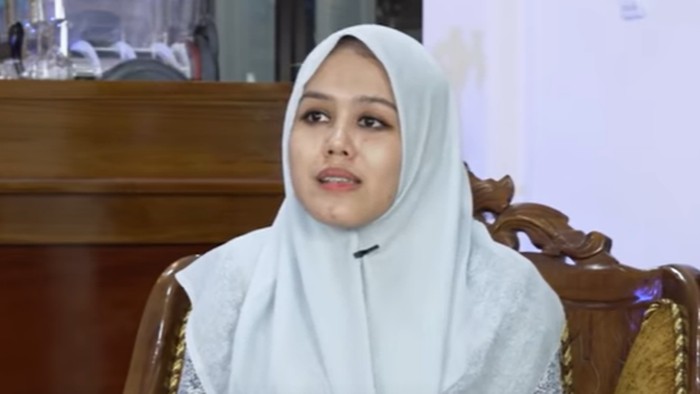 Sosok Ustazah Imaz Fatimatuz Zahra atau Ning Imaz, ustadzah di Pondok Pesantren Lirboyo yang dapat penghinaan dari Eko Kuntadhi.