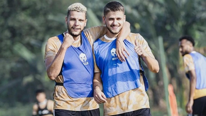 Striker Dewa United Karim Rossi absen menghadapi PSM Makassar