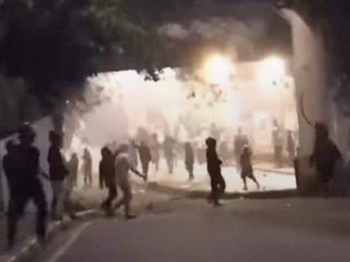 Tawuran di underpass Manggarai, Jaksel.