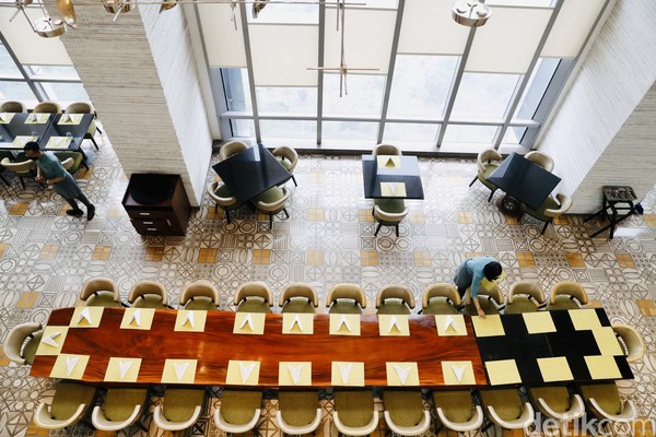 Untuk memuaskan selera, The Westin Jakarta memberikan 3 restoran dengan gaya yang berbeda. Mulai dari Seasonal Taste untuk sarapan, Taste Daily sebagai pojok cemilan yang menghidangkan afternoon tea dan Henshin dengan identitas bar rooftop yang menyajikan kuliner Peru. (Rengga Sancaya/detikFoto) Untuk memuaskan selera, The Westin Jakarta memberikan 3 restoran dengan gaya yang berbeda. Mulai dari Seasonal Taste untuk sarapan, Taste Daily sebagai pojok cemilan yang menghidangkan afternoon tea dan Henshin dengan identitas bar rooftop yang menyajikan kuliner Peru. (Rengga Sancaya/detikFoto)