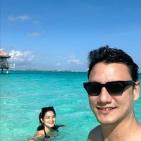 Pasangan suami-istri sesekali memerlukan healing agar romantisme dan kehangatan hubungan tetap terjaga. Terlebih lagi jika sudah menikah bertahun-tahun. Seperti yang baru-baru ini dilakukan Titi Kamal dan Christian Sugiono. Foto: Instagram/@titikamal