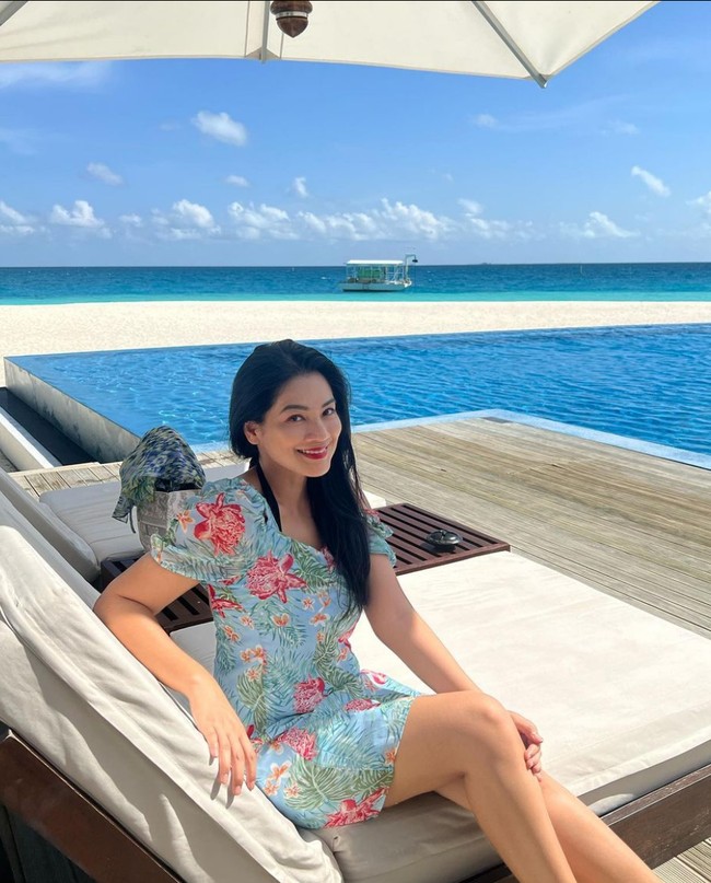 Pemandangan Maldives yang sangat indah, membuat banyak netizen iri dengan Titi Kamal dan Christian Sugiono. Menariknya, ada salah satu netizen yang mendoakan keduanya memiliki momongan lagi setelah liburan.  Foto: Instagram/@titikamal