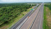 “Di samping proses pengerjaan konstruksi yang telah mecapai 77,35%, proses pembebasan lahan pada ruas Tol Simpang Indralaya - Prabumulih juga berjalan dengan sangat baik yaitu mencapai 96%,” ujar Direktur Operasi III Hutama Karya KoentjoroFoto: Dok. PT Hutama Karya (Persero)