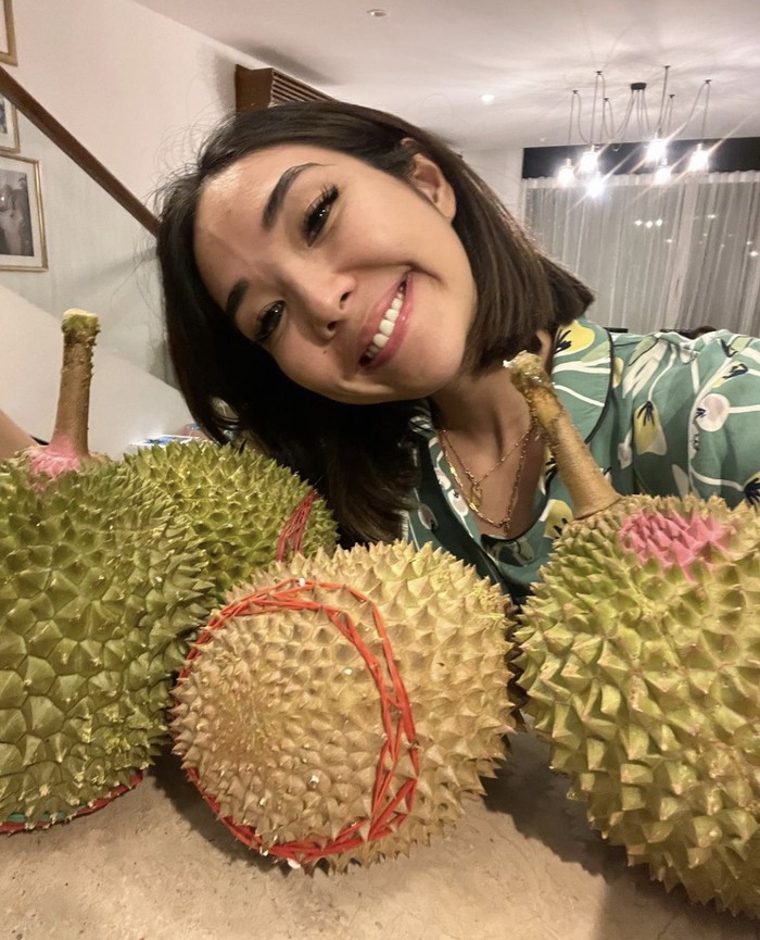10 Potret Gisella Anastasia Saat Cicip Durian dan Makan Nasi Bungkus 10 Potret Gisella Anastasia Saat Cicip Durian dan Makan Nasi Bungkus