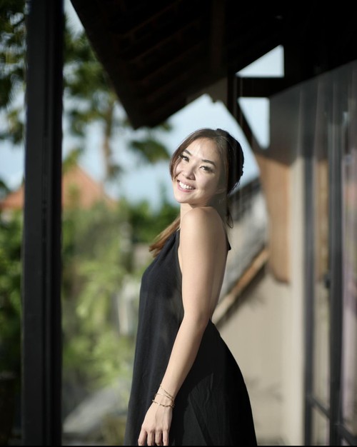 10 Potret Gisella Anastasia Saat Cicip Durian dan Makan Nasi Bungkus