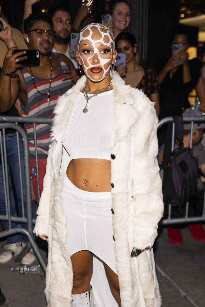 NEW YORK, NEW YORK - SEPTEMBER 12: Doja Cat attends the Vogue World fashion show during New York Fashion Week: The Shows in the Meat Packing District on September 12, 2022 in New York City. (Photo by Gotham/GC Images)