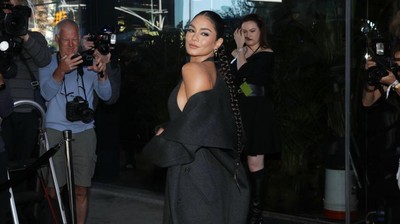 Gaya Bibir Mengerucut Vanessa Hudgens