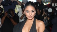 Tato kecil di bawah dada Vanessa Hudgens sempat terekspos kamera, termasuk yang ada di lengan kirinya. (Foto: Patrick McMullan via Getty Image/Udo Salters)