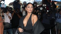 Berpose saat di foto, Vanessa Hudgens tampak mengerucutkan bibir. (Foto: Patrick McMullan via Getty Image/Udo Salters)