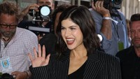 Alexandra Daddario menghadiri event Michael Kors di New York Fashion Week. (Foto: GC Images/Pierre Suu)