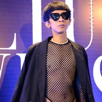 Sebelumnya saat hadir di beberapa undangan acara, Aming terlihat cukup sering tampil mengenakan payudara prostetik dan rambut palsu panjang bak seorang wanita. Ia sendiri sempat memperkenalkan karakternya tersebut yang diberi nama Myna. Foto: Instagram/@amingisback