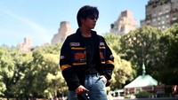 Angga Yunanda berpose di New York. (Foto: dok. Instagram @anggayunandareal16) 