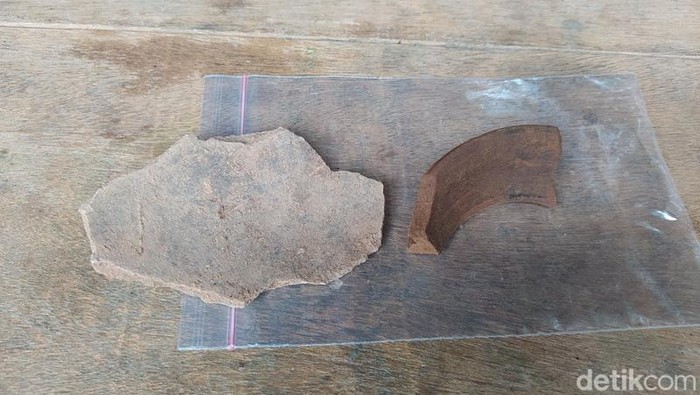 Balai Konservasi Borobudur (BKB) temuka arca perunggu di candi batu bata di Kabupaten Magelang.