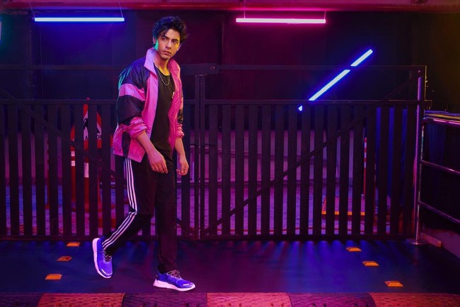 Meski baru pertama kali jadi model, Aryan Khan terlihat bersinar.Foto: Dok. Instagram @adidasindia @__aryan__