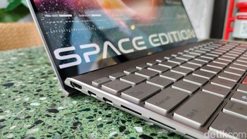 Port sebelah kiri 1x HDMI 2.1 TMDS, 2x Thunderbolt 4 supports display + power delivery, Micro SD card reader Foto: Adi Fida Rahman/detikINET