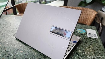 Tidak hanya mengantongi sertifikasi ketahanan berstandar militer AS (MIL-STD 810H), Zenbook Space Edition bahkan menerima sertifikasi lolos uji ketahanan berstandar US Space System Command (SMC-S-016A). Foto: Adi Fida Rahman/detikINET