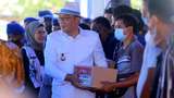 Ridwan Kamil Bagi-bagi Bantuan Sembako BBM di Indramayu