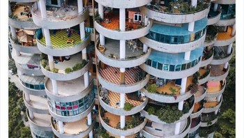 Bangunan di Guizhou China, benar-benar terlihat cantik dari atas. Foto: UniqueBuilding5 via Bored Panda