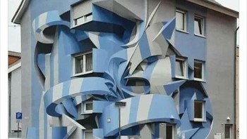 Bangunan di Jerman yang sebenarnya bentuknya sama seperti rumah pada umumnya. Kalau terlihat acak-acakan, itu karena ilusi optik saja. Foto: UniqueBuilding5 via Bored Panda