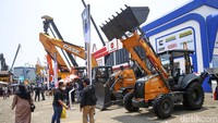 Selanjutnya, FAW juga menjadi merk yang dipercaya oleh Pemerintahan Tiongkok sebagai kendaraan resmi yang digunakan oleh para petinggi negara tirai bambu tersebut. Saat ini FAW merupakan perusahaan otomotif terbesar di Tiongkok dengan produksi tahunan lebih dari 3,5 juta unit dengan persentase pasar truk lebih dari 20% dan menjadikan FAW penguasa pasar Truk Medium – Heavy No.1 di Tiongkok sampai saat ini.