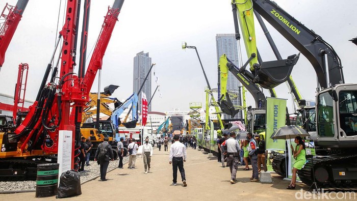 Beragam Alat Berat Hadir di Jakarta International Expo, Ada Apa? Pameran Indonesia Energy & Engineering (IEE) 2022 Series kembali hadir di Jakarta International Expo. Beragam alat berat untuk sektor industri dipamerkan.