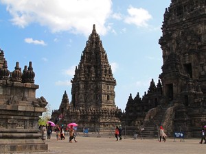 Rekomendasi Wisata Nataru di Lima Kota Favorit, Cek Yuk!