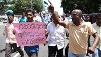 Sejumlah pengemudi bajaj melakukan demo kenaikan harga BBM di Kolombo, Sri Lanka, Rabu (14/9/2022). (Pradeep Dambarage/Getty Images) Sejumlah pengemudi bajaj melakukan demo kenaikan harga BBM di Kolombo, Sri Lanka, Rabu (14/9/2022). (Pradeep Dambarage/Getty Images)