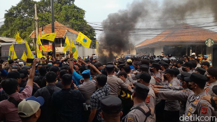 Demo mahasiswa dekat Istana Bogor (Muchamad Solihin/detikcom)