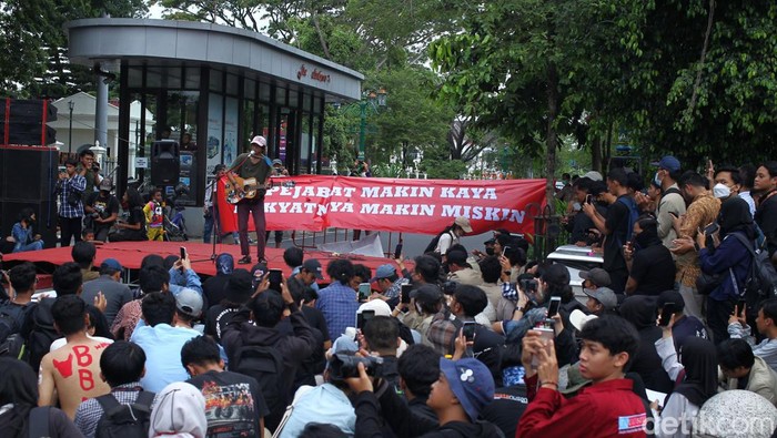 Demo tolak kenaikan harga BBM di Jalan Malioboro, Jogja, Kamis (15/9/2022). Demo tolak kenaikan harga BBM di Jalan Malioboro, Jogja, Kamis (15/9/2022).