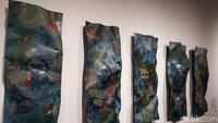 Jangan lupa untuk menikmati setiap karya dari Devfto Printmaking Institute asal Bali.  Foto: Tia Agnes/ detikcom