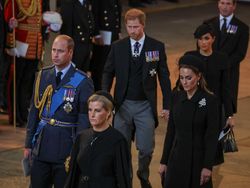 Sikap Meghan Markle dan Kate Middleton Disorot Ahli Bahasa Tubuh