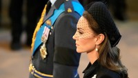 William dan Kate Middleton juga hadir tampak khusu. Foto: Getty Images/Christopher Furlong