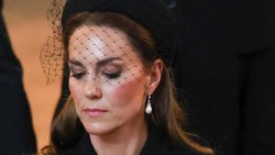 Viral tangisan Meghan Markle di pemakaman Ratu Elizabeth II. ahli bahasa tubuh menduga tangisan Meghan palsu bak air mata buaya