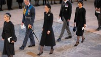 William didampingi Kate Middleton. Harry jug didampingi Meghan Markle. Foto: Darren Fletcher - WPA Pool/Getty Images