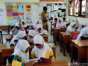 Kabar Baik, Guru Swasta Akan Terima Tunjangan Rp 2 Juta per Bulan Mulai 2025