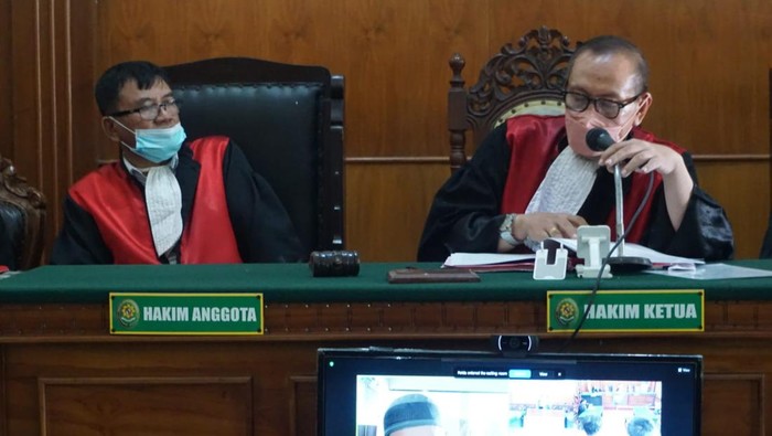 hakim pengadilan negeri surabaya