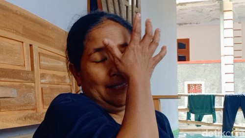 Ibunda pria Madiun diduga hacker Bjorka yang diamankan polisi