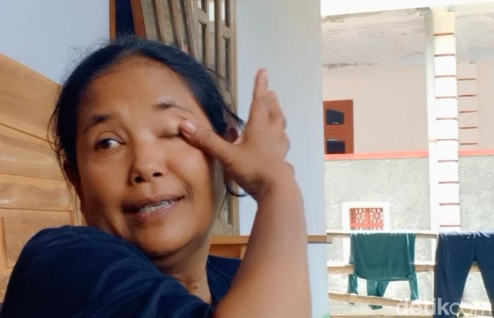 Ibunda pria Madiun diduga hacker Bjorka yang diamankan polisi