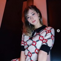 Pesona Gabi BLACKSWAN memikat banyak penggemar. Dia debut sebagai idol KPop dengan darah blasteran Jerman dan Brazil. Pemilik nama lengkap Gabriela Strassburger Dalcin ini tengah berkuliah di The Universidade Federal de Santa Catarina mengambil jurusan Matematika. Foto: Instagram