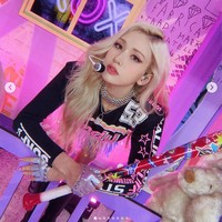 Paras cantik Jeon Somi merupakan perpaduan Kanada-Belanda dari ayahnya dan ibunya yang berasal dari Korea Selatan. Dia pun menjadi visual dan English speaker grup IOI sebelum aktif sebagai solois. Foto: Instagram