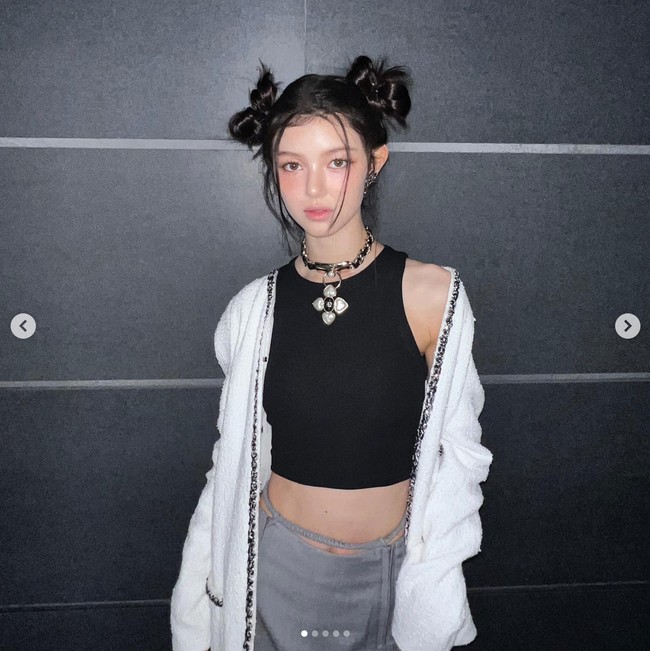 Danielle Marsh, personel NewJeans yang baru debut pada Agustus 2022 langsung mencuri perhatian. Saat berbicara bahasa Inggris, dia mengeluarkan aksen Australia. Dengan wajah cantik blasteran, Danielle muncul di banyak acara televisi sejak kecil. Foto: Instagram