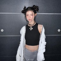 Danielle Marsh, personel NewJeans yang baru debut pada Agustus 2022 langsung mencuri perhatian. Saat berbicara bahasa Inggris, dia mengeluarkan aksen Australia. Dengan wajah cantik blasteran, Danielle muncul di banyak acara televisi sejak kecil. Foto: Instagram