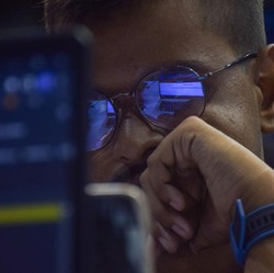 Fans Kena Prank, Hacker Raup Rp 83 Triliun Pakai AI Palsukan Taylor Swift-BTS