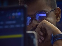 Fans Kena Prank, Hacker Raup Rp 83 Triliun Pakai AI Palsukan Taylor Swift-BTS