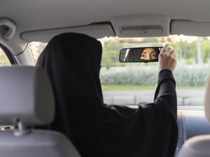 Wanita Saudi Dibolehkan Punya Senjata Api, Makin Banyak yang Belajar Menembak