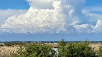 Atau mau minta Chris edit foto awan yang kamu abadikan? Foto: Instagram/adailycloud by Chris Judge