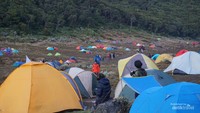 Melihat kegiatan pagi hari sudah seperti beeasa di kampung pendaki
